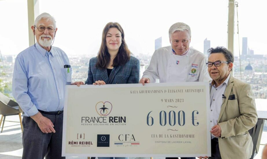 Remise du chèque de 6000 euros à France Rein