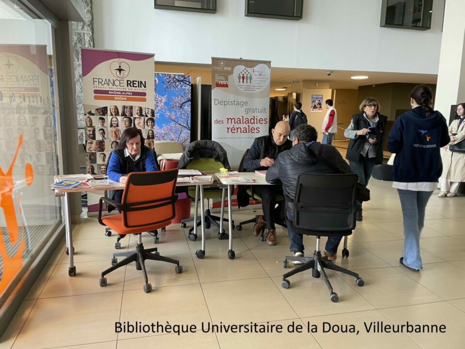 Bibliothèque universitaire du campus de la Doua à Villeurbanne, stand de dépistage de France Rein Rhône