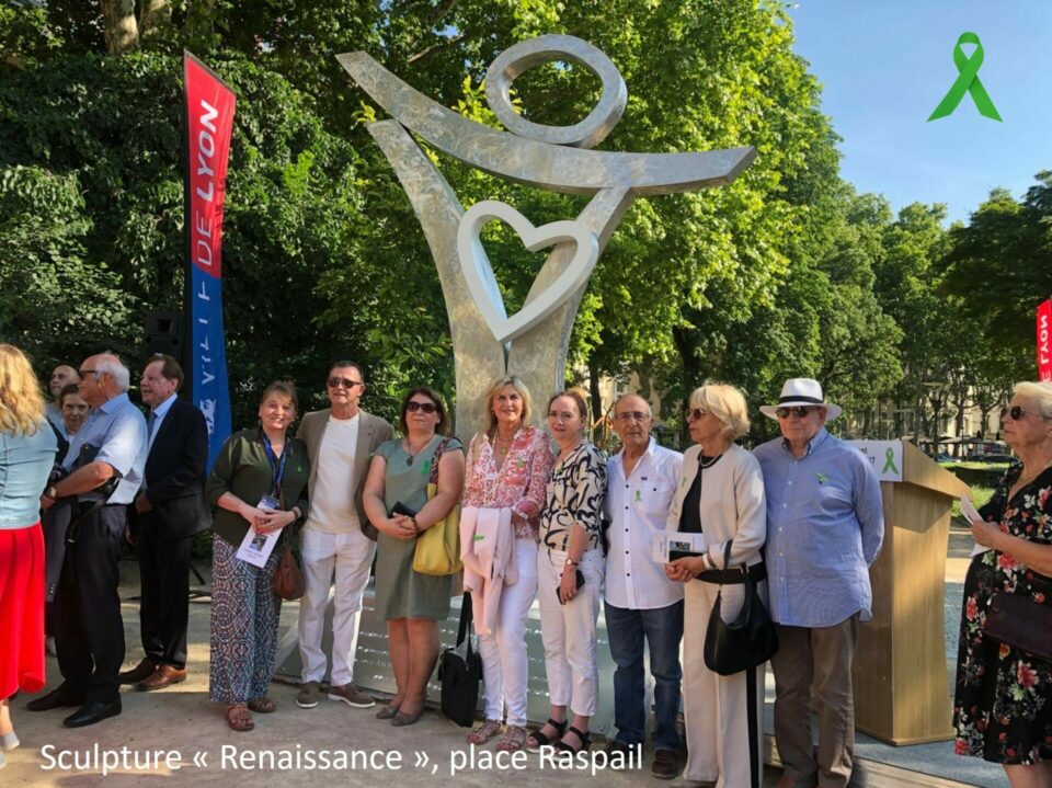 La sculpture "Renaissance, symbole du don d'organe et de tissus, dévoilée place Raspail.