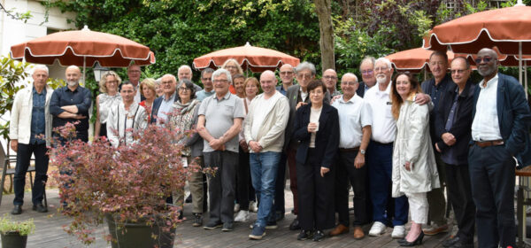 Photo de groupe de tous les membres de l'assemblée générale de France Rein