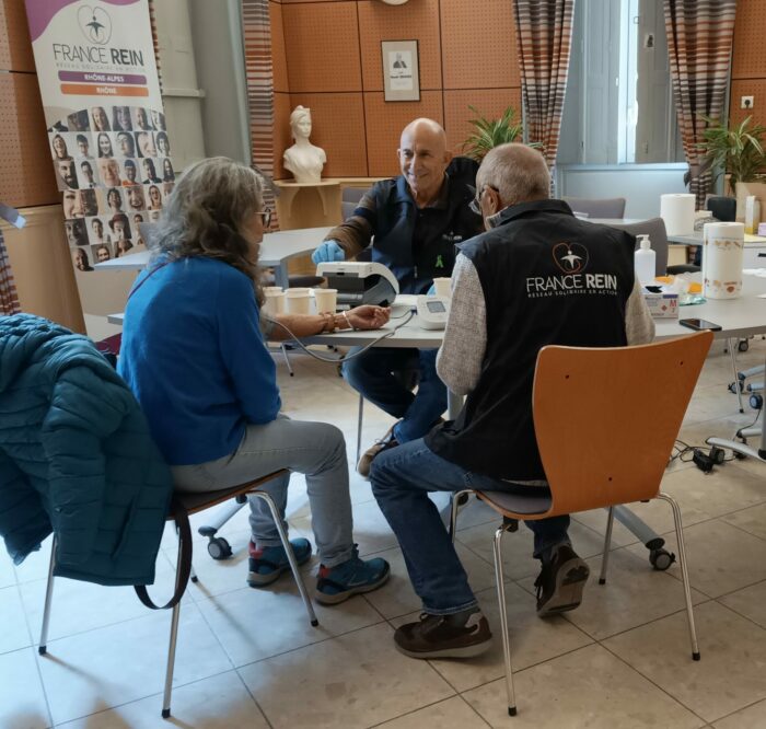 Stand de dépistage à Givors
