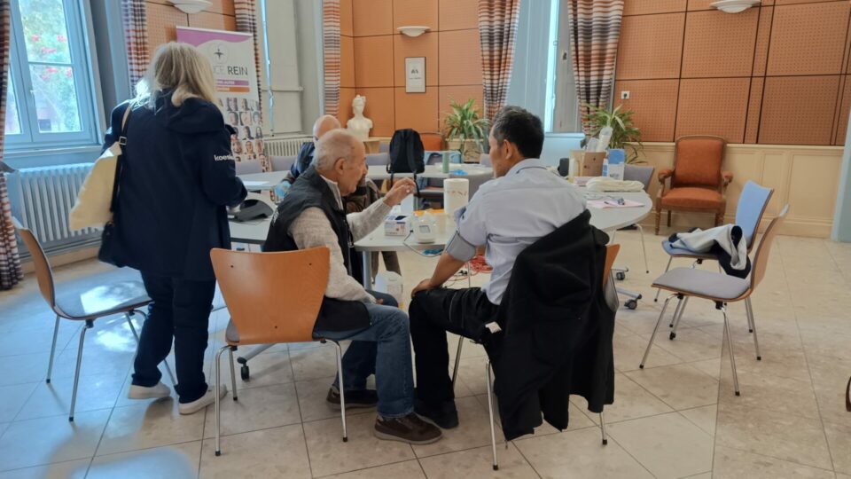 Stand de dépistage à Givors le 8 octobre 2025